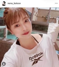片瀬那奈「お久しぶりです！」...デニム×スニーカーのコーデで変わらぬ美貌　「やっぱりスタイル抜群」「超かわいい」