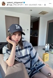 重盛さと美、肩出しオフショルで色気ダダ漏れ...舌ペロショットにドキっ　「天使が降臨」「いつも可愛すぎ」