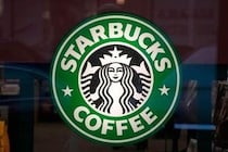 中高生らを青田買い？スタバの12～24歳向け新サービスが論議　「うるさくて落ち着けない」「嬉しいサービス」