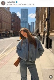 サッカー・ハーランド＆ショーパンコーデの美女モデル恋人、スタジアムでラブラブ　美男美女2ショット
