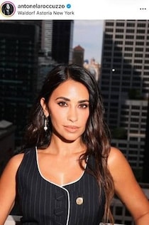 サッカー・メッシの美人妻、振り返りショットの美貌にドキっ　アルゼンチン代表ユニ姿で神スタイル炸裂