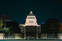 皇室典範改正案なぜ急ぐ　テレビ中継なしの「密室」審議に野党が反発、果たしてすんなりいくのか