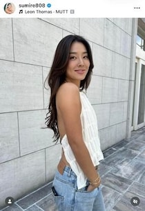 すみれ、へそ出しコーデ＆新ヘアスタイルで雰囲気変わって...美貌にドキっ　「綺麗ですね」「スタイル抜群」