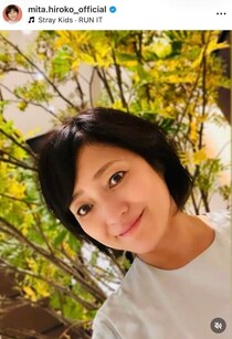三田寛子、涼しげ淡いグレーの着物姿で変わらぬ美貌　「綺麗すぎる」「いつも若々しくて美しい」