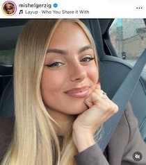 サッカーベルギー代表GKクルトワの美人妻、超ミニ×ベルギー代表ユニ姿で神スタイル炸裂　キスショットも