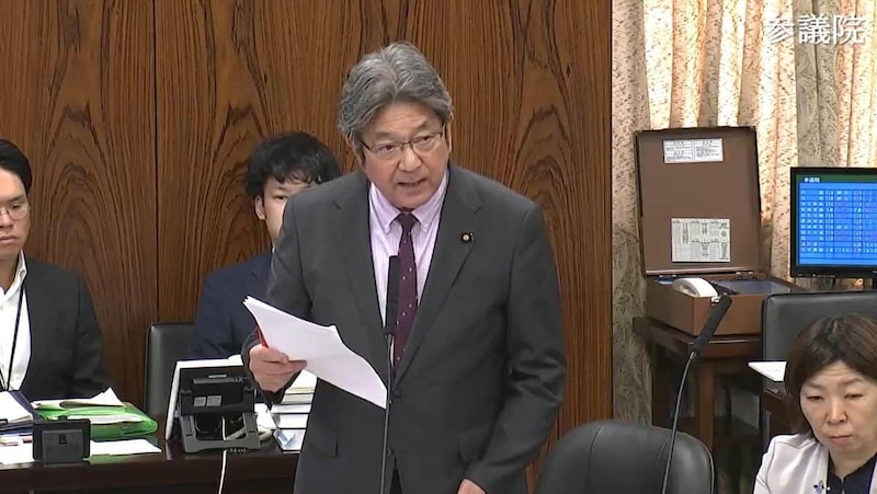 国旗損壊罪法案について質問する立憲民主党の杉尾秀哉参院議員(参院インターネット中継より)