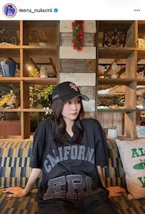 生見愛瑠、肩出しグレーのトップスで...大人っぽくてドキっ　「ちょっといつもと雰囲気違う」「可愛いすぎて滅」