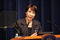 消費減税見送りなら「政権終わる」　支持率下落で官邸に危機感