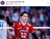 イケメン男子バレー高橋藍、愛犬を見つめ...リラックスショットにキュン　「可愛すぎっ」「癒される～」