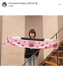 森高千里、膝上ミニ丈ワンピで熱唱...「濃厚森高はいかがでしたか？」すらり神スタイルの美貌