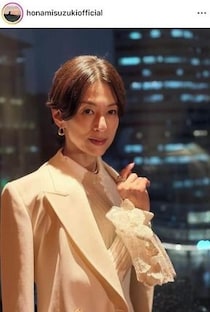 鈴木保奈美、白ノースリで京都を満喫...プリンに大喜びの笑顔にキュン　「なんて可愛いんでしょう」