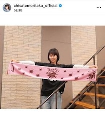 森高千里、膝上ミニ丈ワンピで熱唱...「濃厚森高はいかがでしたか？」すらり神スタイルの美貌