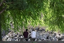 熊本地震「水を届けて」の声に「自分で動ける人は、自ら取りに行って」　八代・小野泰輔市長が訴えたボトルネック