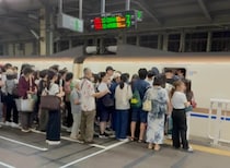 帰りの新幹線、満員で乗り切れない事態に...交流施設で1泊　長岡の花火大会で「帰宅難民」続出の理由は