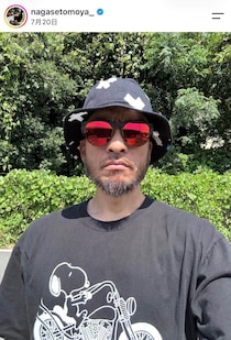 短髪になって雰囲気激変！長瀬智也、真剣表情でバイクにまたがり...ガソリンタンク「ガン見」ショット