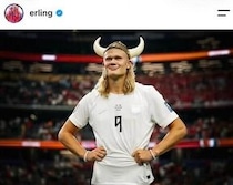サッカー・ハーランドの美女モデル恋人、超ミニ丈ワンピで色気ダダ漏れ　すらり神スタイルの美貌