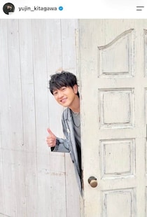 羽生結弦、美しいブルー基調の衣装で...「ゆず」北川悠仁・岩沢厚治と3ショット　ゆず×ゆづコラボにファン歓喜