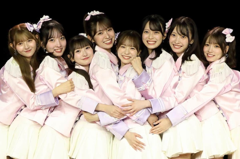 「夢のポップスター」公演初日メンバー8人。左から久保姫菜乃さん、山口結愛さん、山﨑空さん、山内瑞葵さん、倉野尾成美さん、新井彩永さん、坂川陽香さん、高橋彩音さん