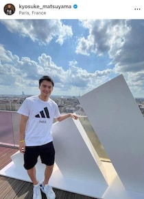 国際結婚のフェンシング松山恭助、美人妻を抱きしめ...世界選手権のオフショット　美男美女カップルにドキっ