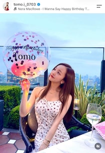板野友美、ミニスカ×ルーズソックスで平成ギャルコーデ...かわいさ限界突破　「違和感ない」「永遠のアイドル」