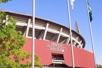 広島に異変？サンフレッチェは満員御礼の大観衆、カープは低迷でゾンビたばこの一件も...地元ファンの心離れ危惧