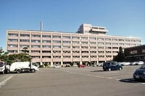 オンライン記者会見にバスローブ姿でたばこ吸う秋田県職員...松井一郎氏「大人としての感覚がずれている」
