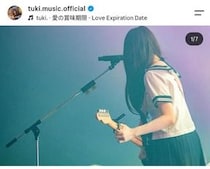 「素顔非公開」tuki．「家族でハワイに」ミニ丈キャミワンピ姿に騒然　「スタイルがよすぎ」「可愛いすぎない？」
