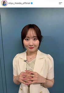 本田望結、花柄の浴衣姿でかわいさ限界突破...口元に指をそえてポージング　「めっちゃ可愛い」「浴衣美人」