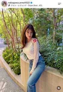 元NHK中川安奈アナ、肩出しノースリ×デニムの夏コーデにドキっ　「綺麗」「スタイル良過ぎ」いつもと雰囲気変わって