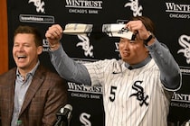 村上宗隆、美貌の人気女医タレントとステキ笑顔2ショット　「村上選手のヒットも見ることができて、とても楽しい時間」
