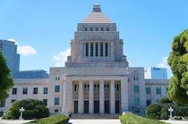 県議会どころではない国会議員の非常識な態度...「ビジネスマナー研修が必要」橋下徹氏が猛批判