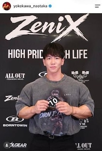 横川尚隆、血管浮き出るバキバキな腕に衝撃　「ほんとデカすぎ」「マジでかっこいい」「AIかと疑いました」