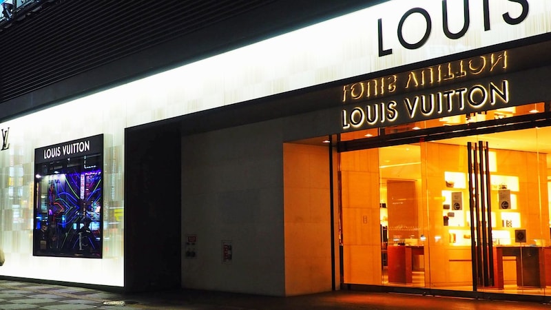 ルイ・ヴィトン 30代トップ販売員が3年かけて学んだ「中国語」…“爆買い”の現場で悟ったこと