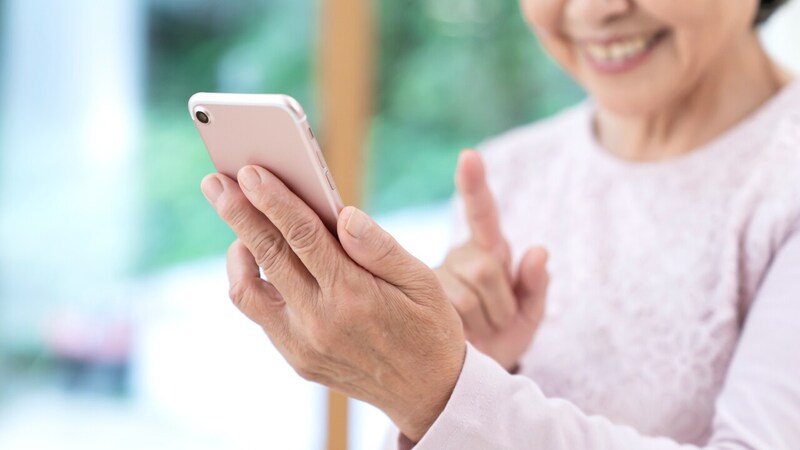 孫に自慢できる!? AI初心者でも簡単に「LINEスタンプ」を作れる具体的な方法【生成AIの活用法をYouTuberが伝授】