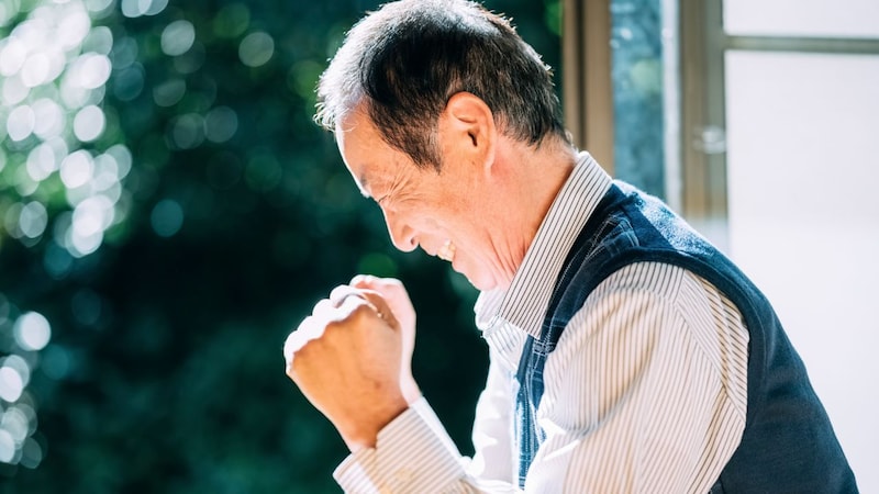 通帳に刻まれた「退職金2,800万円」…かつてない高揚感に包まれた日。それから3年、63歳会社員が失った「お金より大切なもの」【FPの助言】