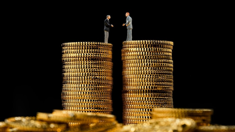 金急落も一時は「4,000ドル突破」…長期的上昇トレンドの買いを支える市場の“不安”【10月の金市場】