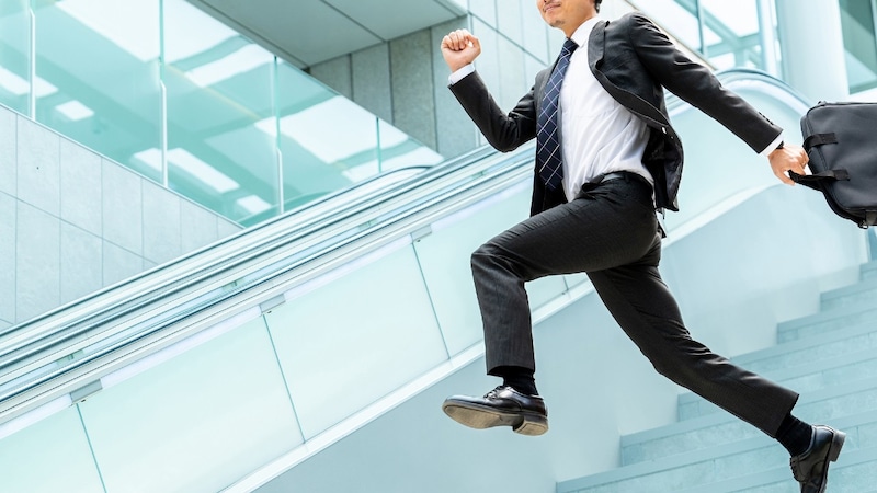 お金があれば「FIRE後は自由」になれる…はもはや幻想?自由も幸せもすり抜けていく〈早期リタイア〉の落とし穴