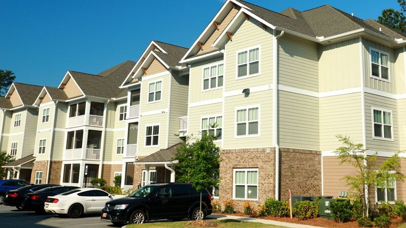 肉体労働・低収入にあえぎながら「家賃28万円」を払いアメリカで生きる…「日本に戻れば？」の声にも帰国をしない“納得の理由”【人気YouTuberが語る】