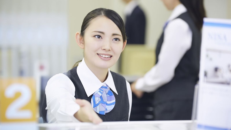 「別室の担当者をご案内します…」と金融機関窓口の一言。認知症による判断力低下は〈口座凍結準備〉のサイン？親の財産が「ロック」される悲劇