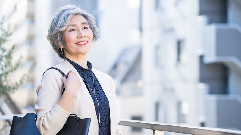 50代女性の“3割”が独身、半数は寿命90歳超え…想像以上に長い「おひとりさま人生」。彼女たちが「老後資金」のためではなく、働き続ける本当の理由