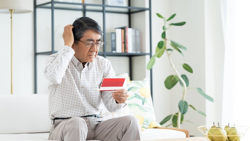 後悔しています...退職金2,000万円を「年金形式」で受け取る60代・元公務員の嘆き【CFPの助言】