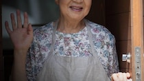 ▼来るなら言ってよ…ビデオ通話で「画面オフ」にする71歳母、心配した娘が実家に“アポなし”帰省→照れ笑いで出迎えてくれた母の後ろに広がる〈信じがたい光景〉