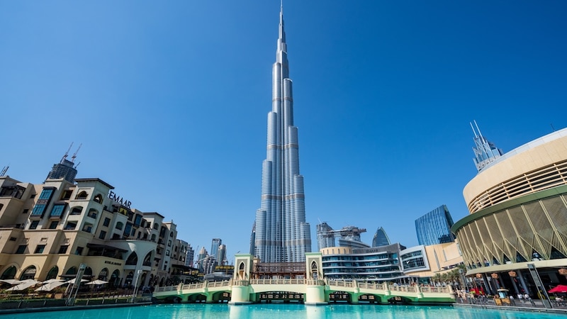 人口の9割は出稼ぎ労働者、1日12時間・週6日働いても月給は15万円程度…世界の富裕層が集まる「ドバイ」の知られざる裏側