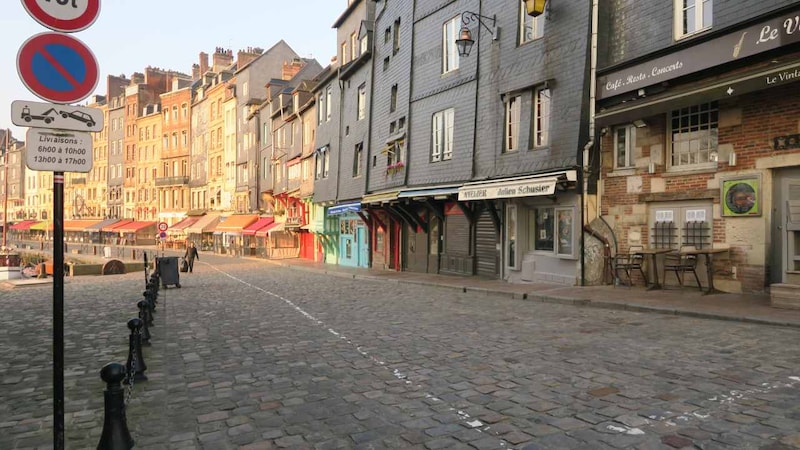 年金月35万円の70代“勝ち組”夫婦、念願のフランス旅行に出発→花の都・パリで起きた悲劇…「シニアの海外旅行」に潜むリスク【CFPの助言】