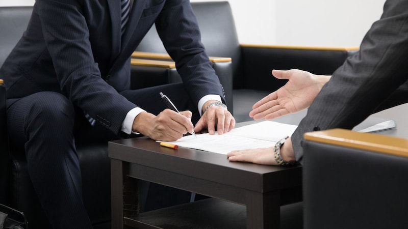 税務署が“グレーゾーン”を“黒”に変える瞬間…その裏にある、税務調査官の「素性」【税理士が解説】