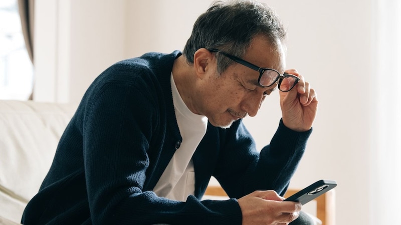 「施設になんて入るか！」元上場企業の管理職だった78歳父、〈年金月20万円〉〈貯蓄4,000万円〉悠々自適な日々のはずが…娘が実家の玄関を開けて言葉を失った「異様な光景」