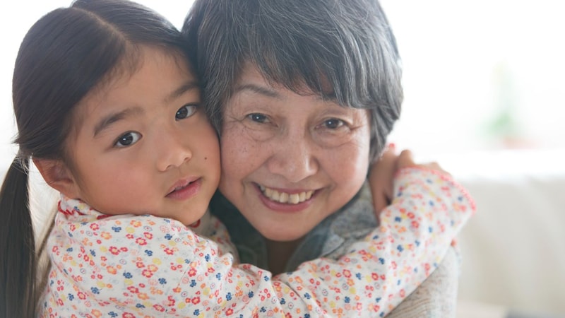 「私は幸せなおばあちゃん」のはずが…〈年金月23万円〉65歳主婦、娘一家と二世帯同居を始めるも、ひたすら後悔。“孫と暮らす老後”で失った「大切なもの」【CFPの助言】