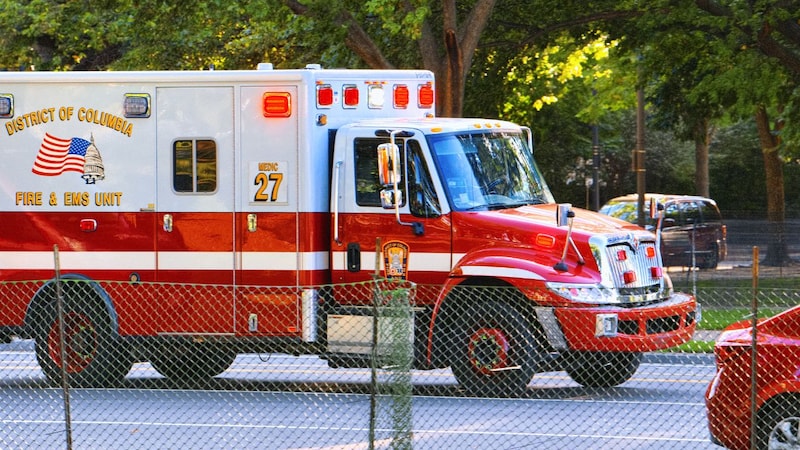 救急車で病院→あわや〈13万円〉の支払いに…「アメリカの医療費」が日本とはケタ違いに高いワケ