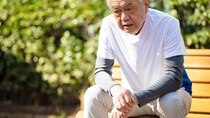 ▼年金月14万円の65歳男性、テレビに向かって思わず「羨ましい」…増える〈高齢者の生活保護受給〉に恨み節【CFPの助言】