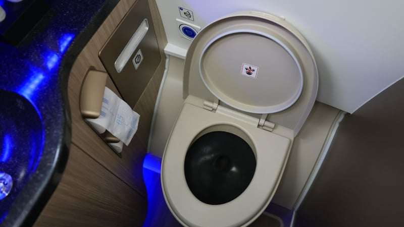 飛行機のトイレ、世界シェア50%…ANA・JALも出資した〈ジャムコ〉が、突如「上場廃止」した理由